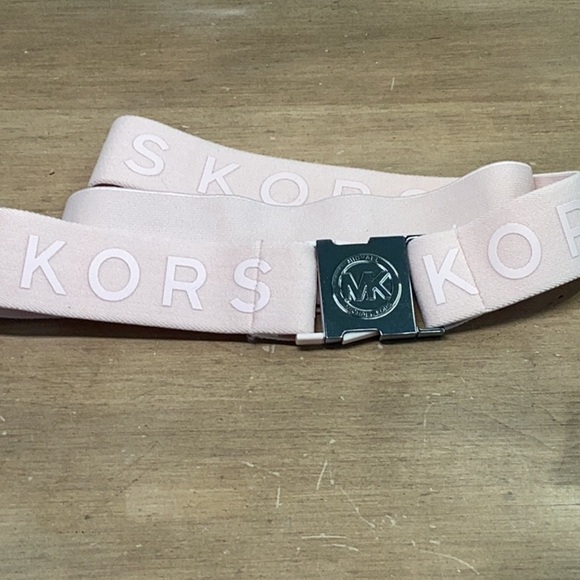 Michael Kors Handbags - Michael Kors Light Pink Luggage Belt with Gunmetal Clasp 24”x30” with AAA one